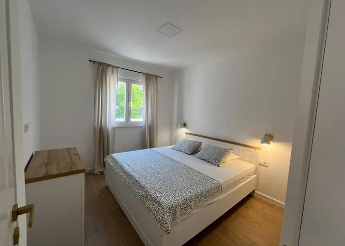 Laura Apartman *