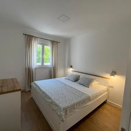 Laura Apartment *