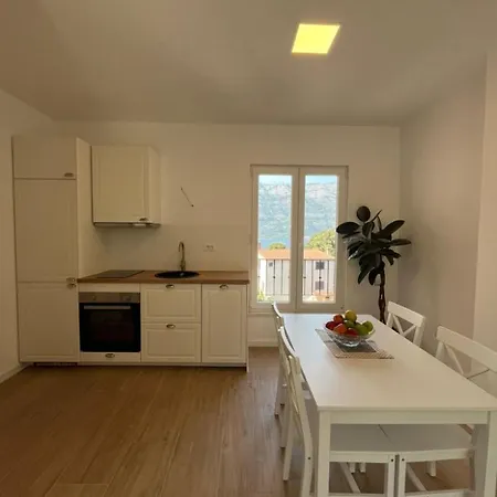 Laura Apartment *