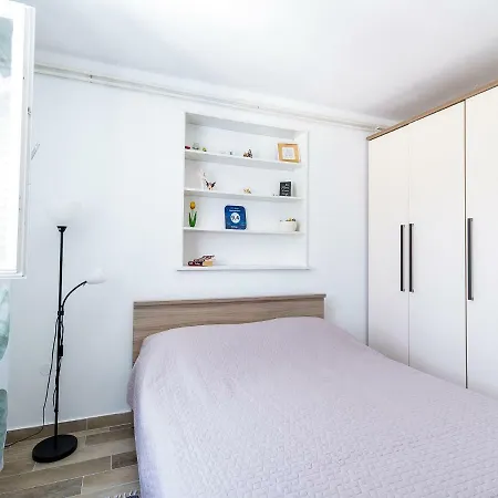 Laura Apartment